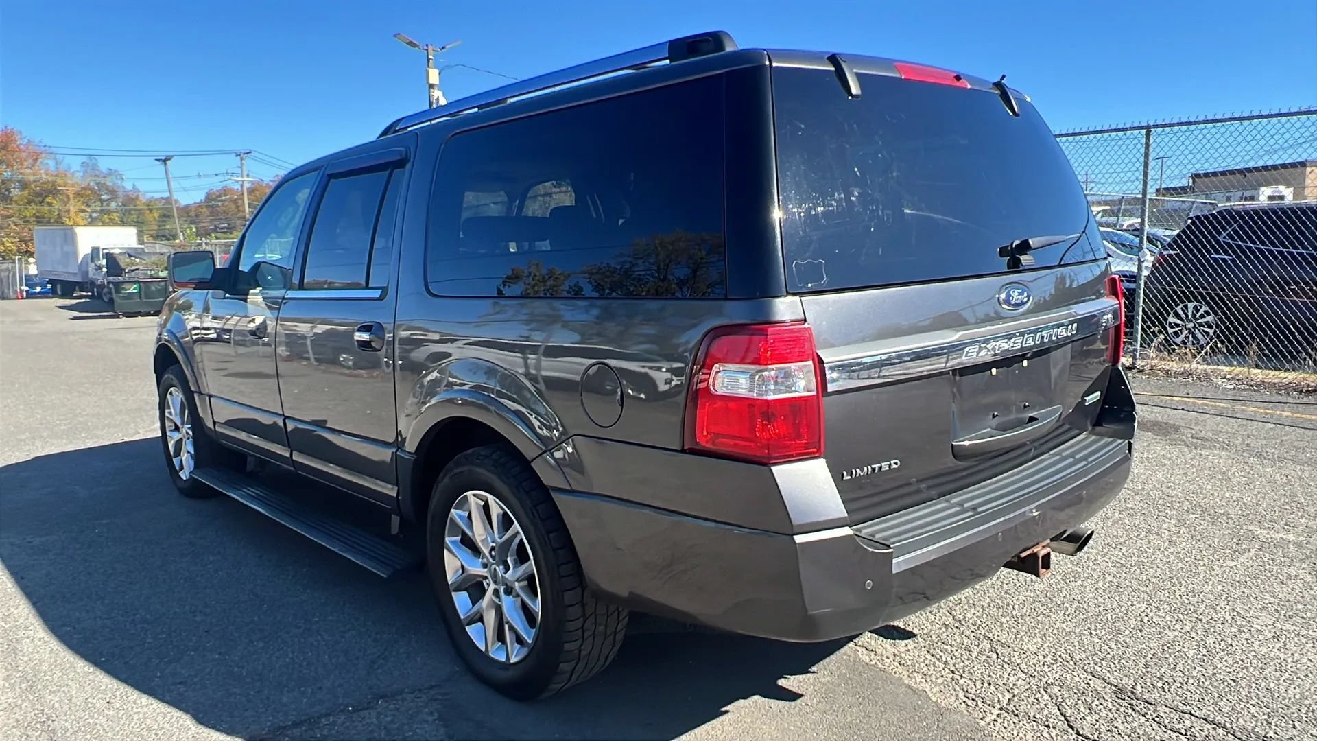 Used 2017 Ford Expedition EL Limited w/ Equipment Group 301A AWD/4WD image 7