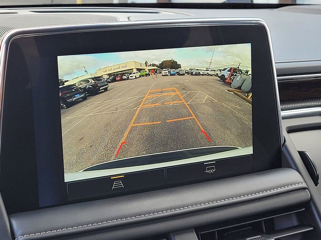 Used 2023 Chevrolet Suburban Premier image 24