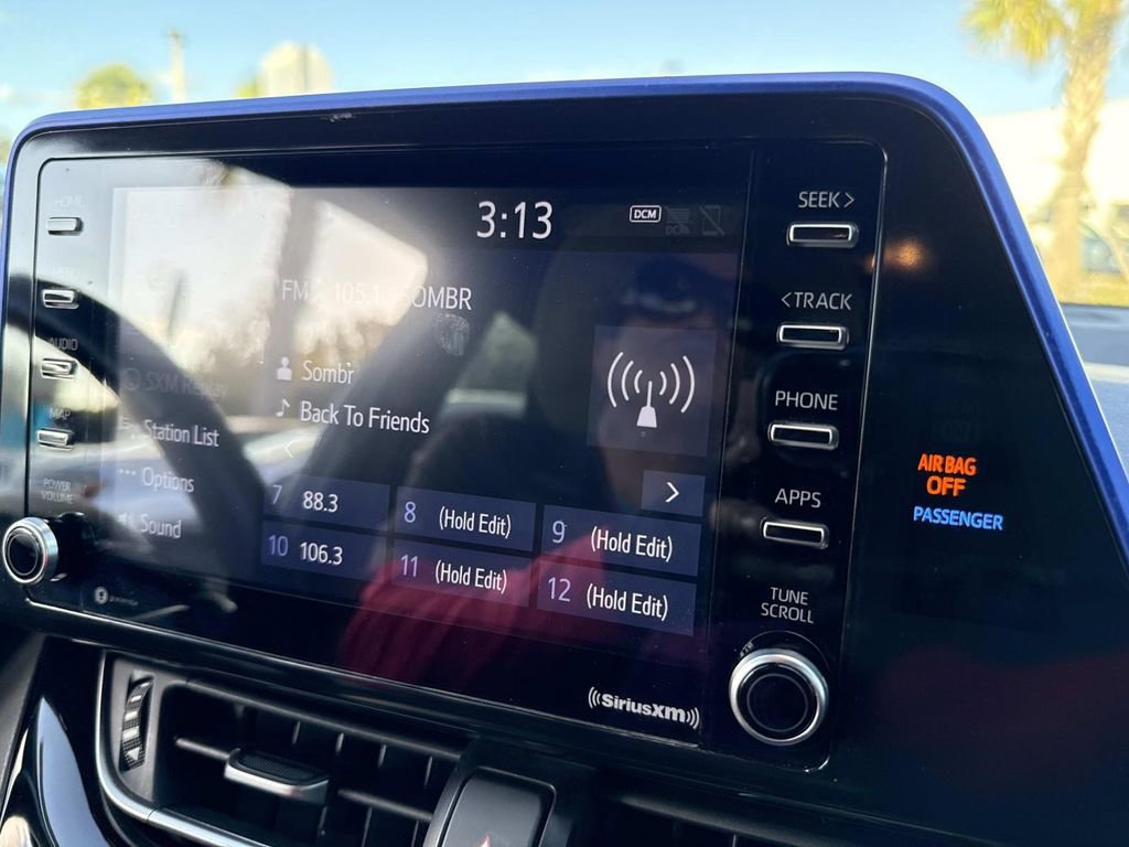 Used 2020 Toyota C-HR XLE image 32