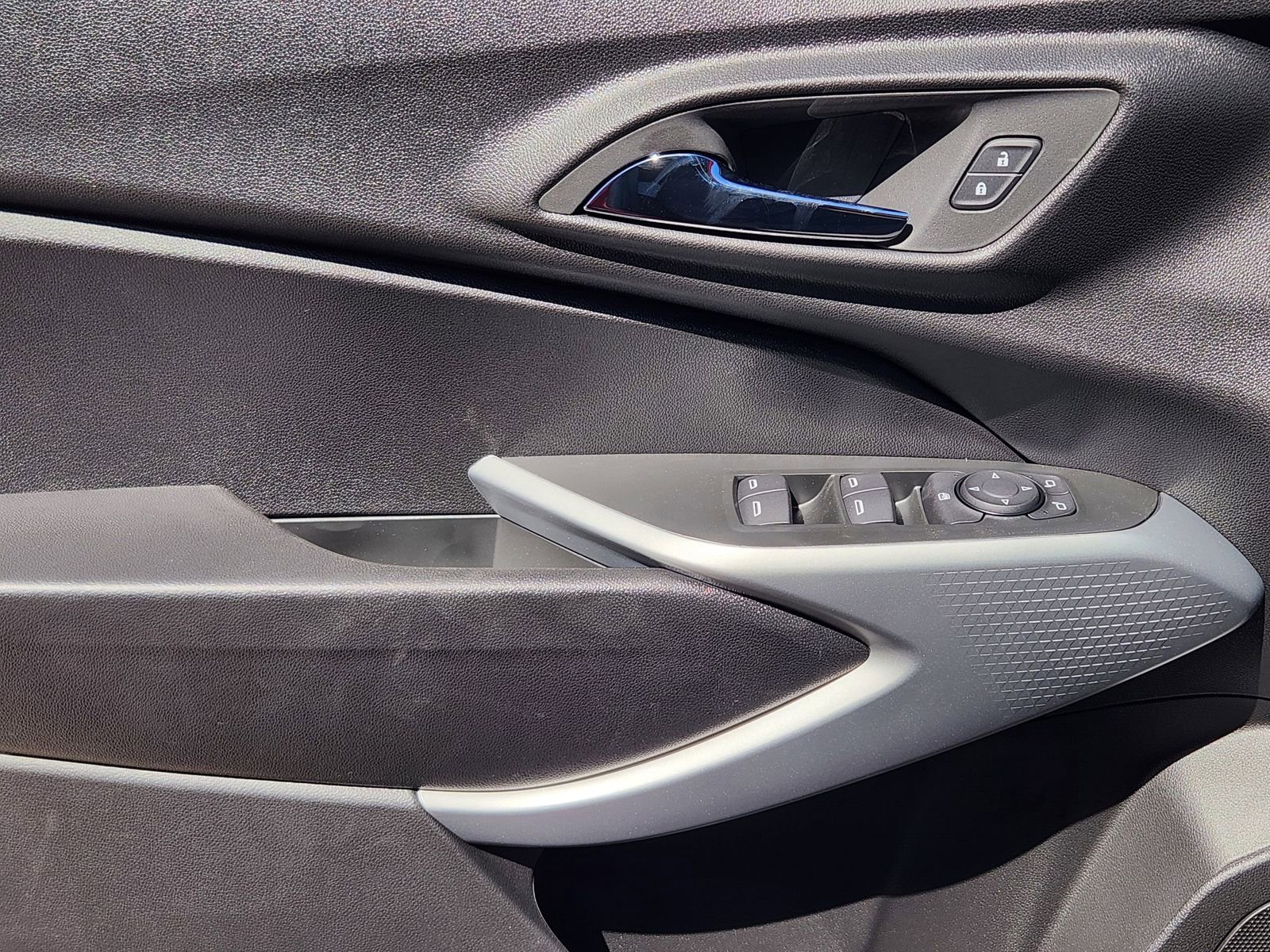 New 2026 Chevrolet Trax RS w/ Sunroof Package image 20