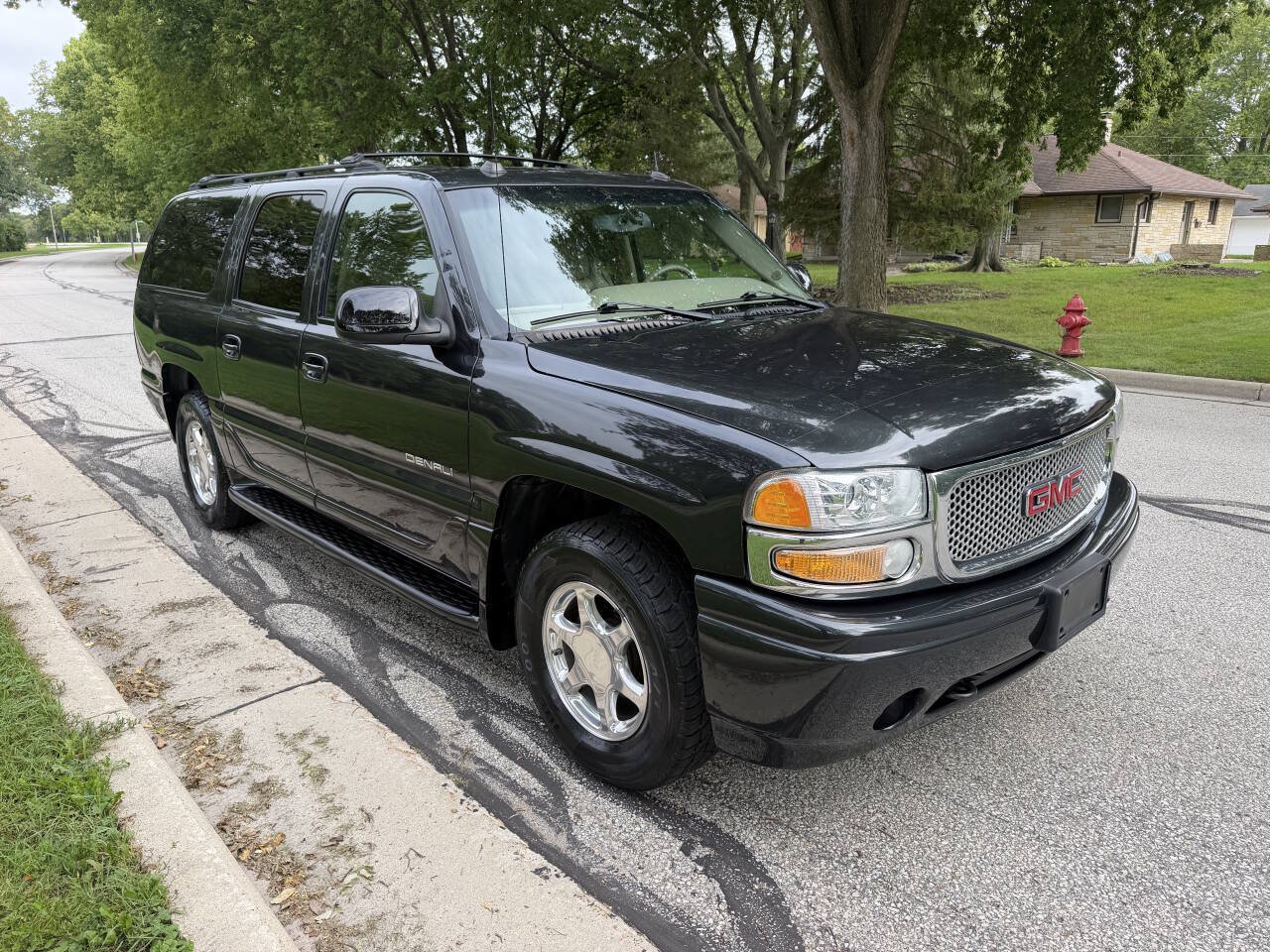 Used 2004 GMC Yukon XL Denali AWD/4WD image 7