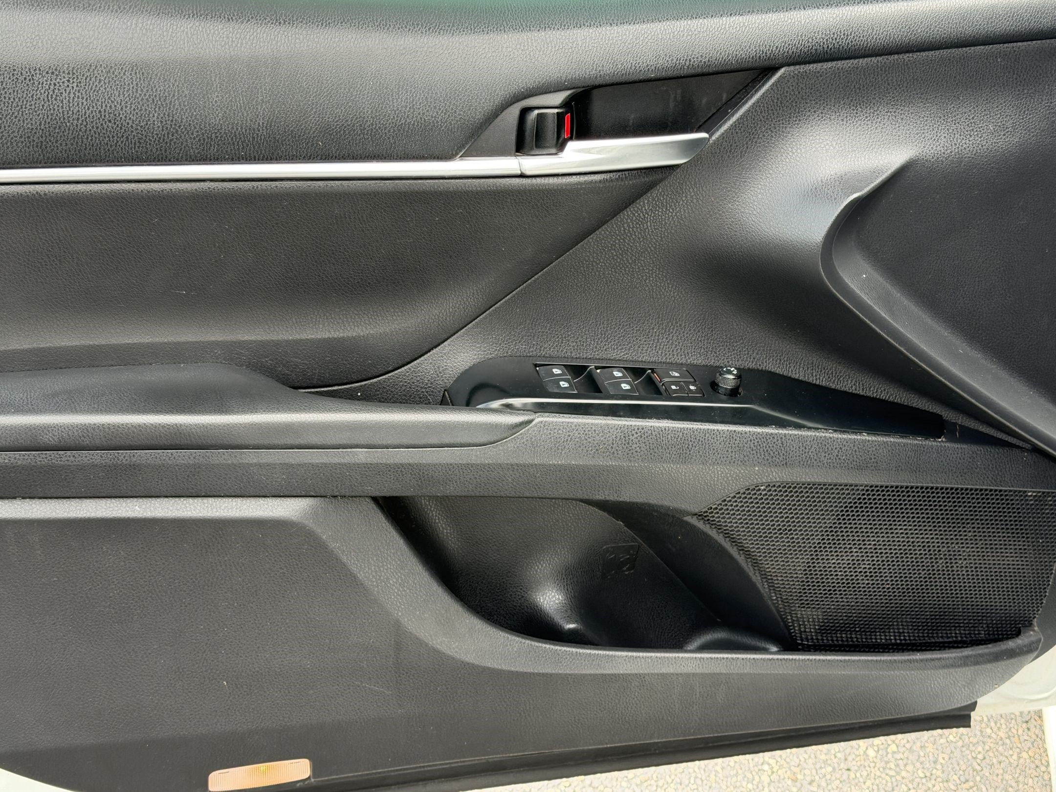 Used 2019 Toyota Camry SE FWD image 14