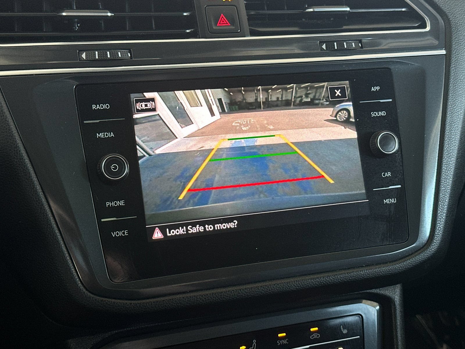 Used 2023 Volkswagen Tiguan SE FWD image 19