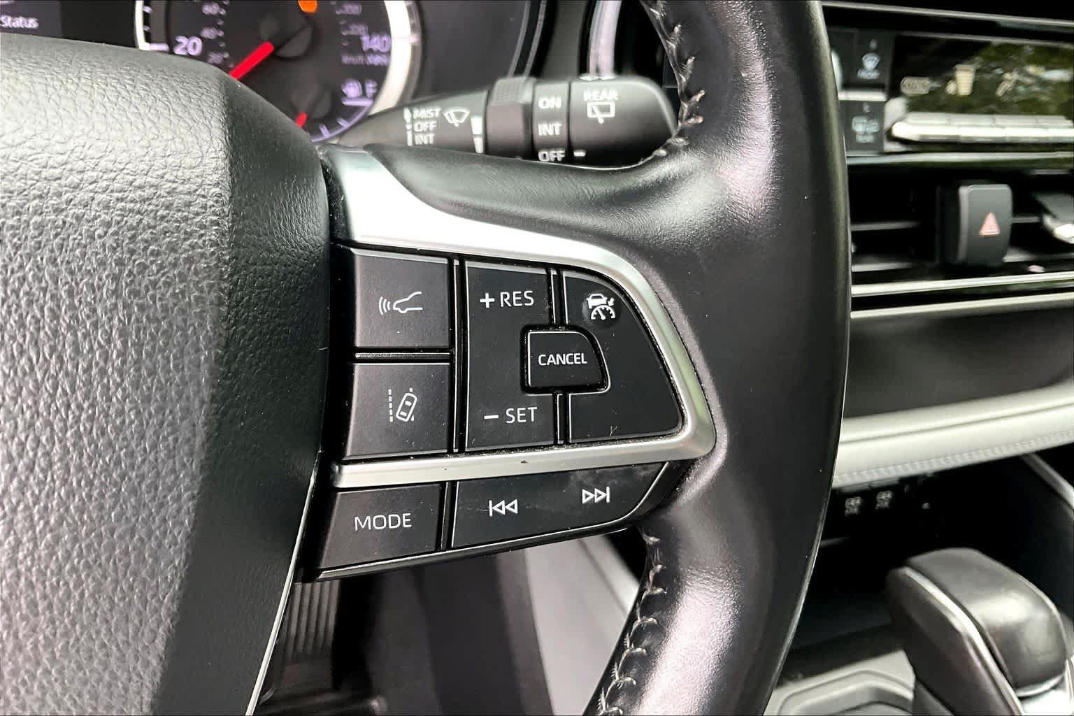 Used 2021 Toyota Highlander LE AWD/4WD image 23