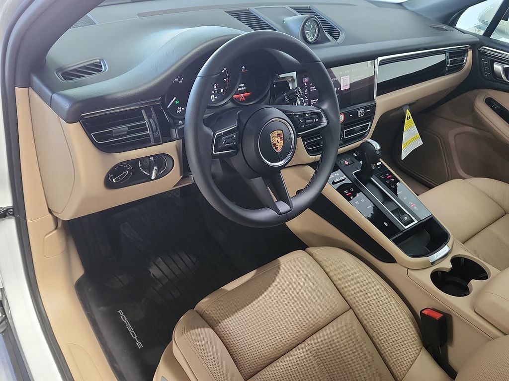 New 2026 Porsche Macan AWD/4WD image 4