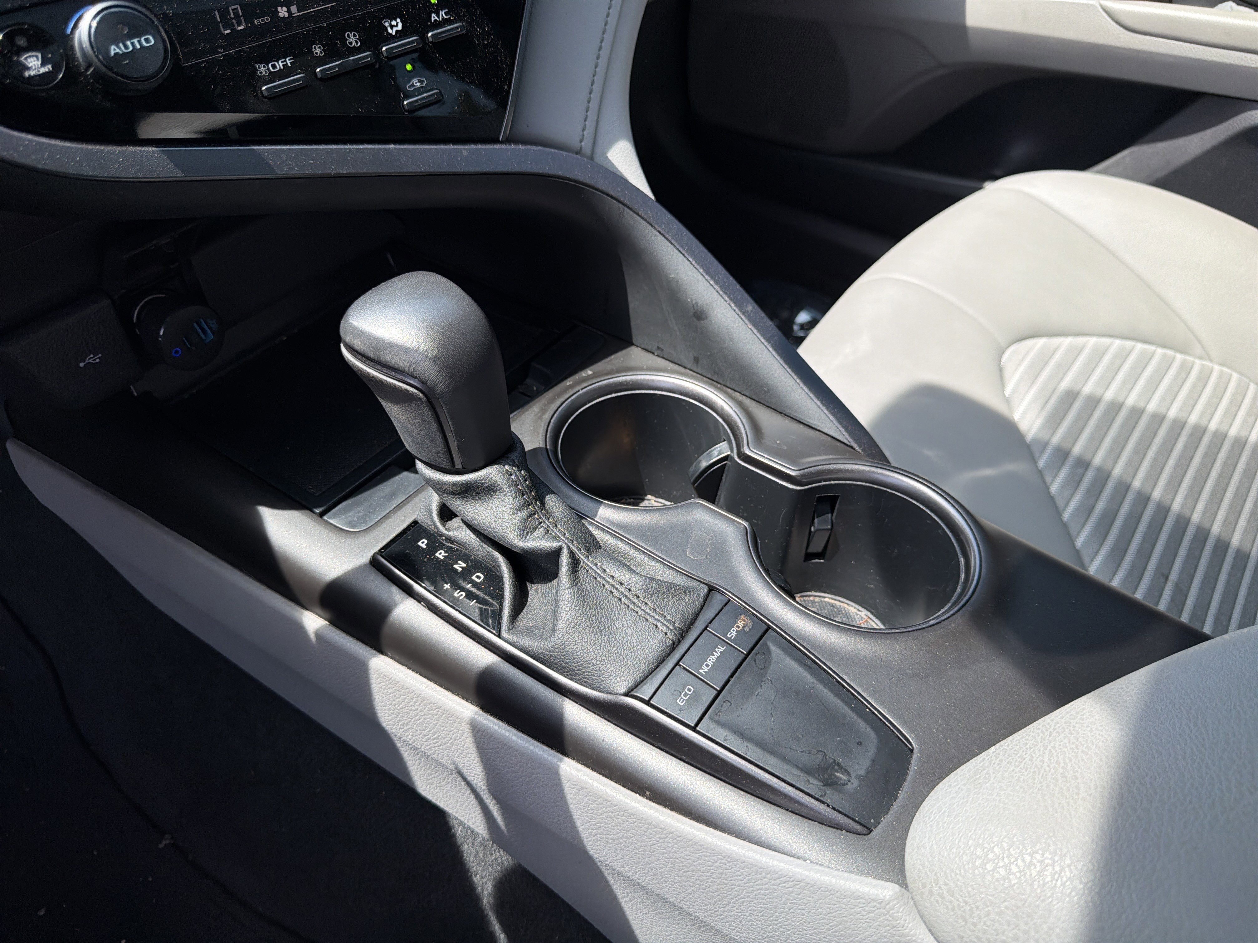Used 2023 Toyota Camry SE w/ Convenience Package FWD image 22
