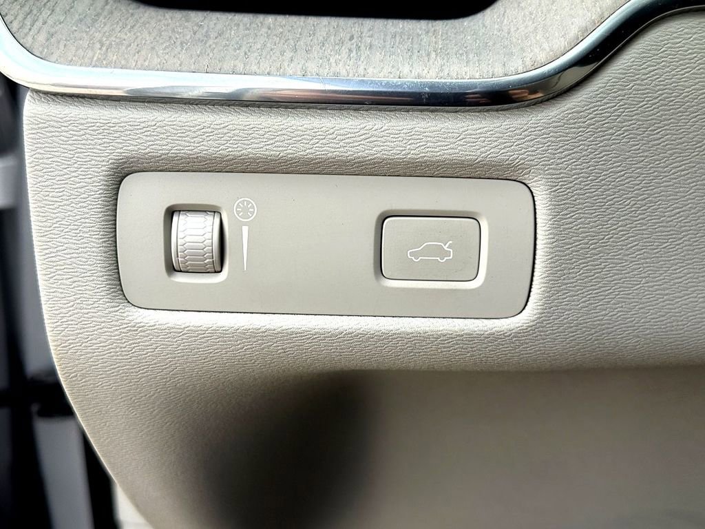 Used 2021 Volvo XC60 T5 Inscription w/ Advanced Package image 17