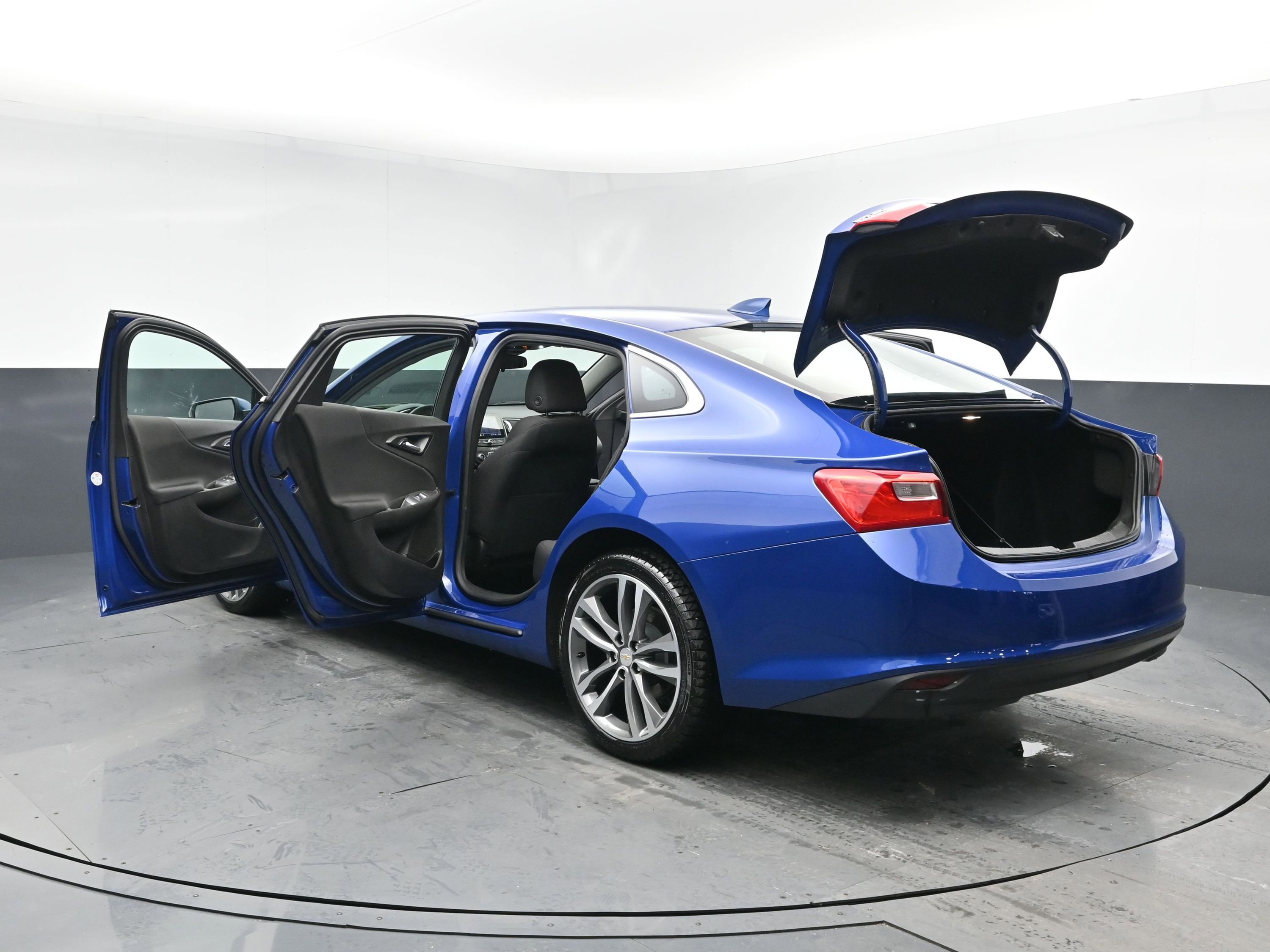 Used 2023 Chevrolet Malibu LT image 32