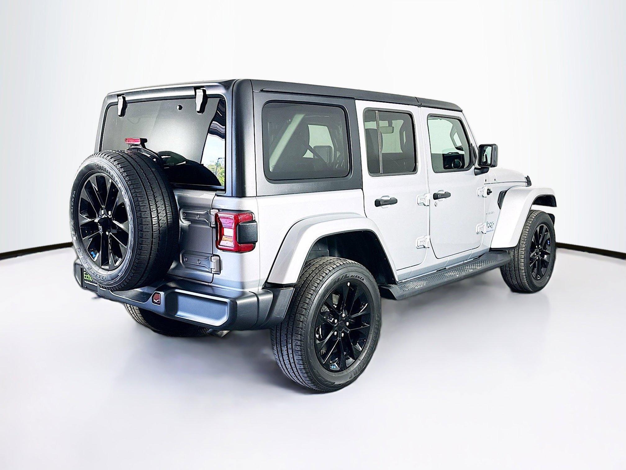 Used 2023 Jeep Wrangler Sahara w/ Cold Weather Group image 9