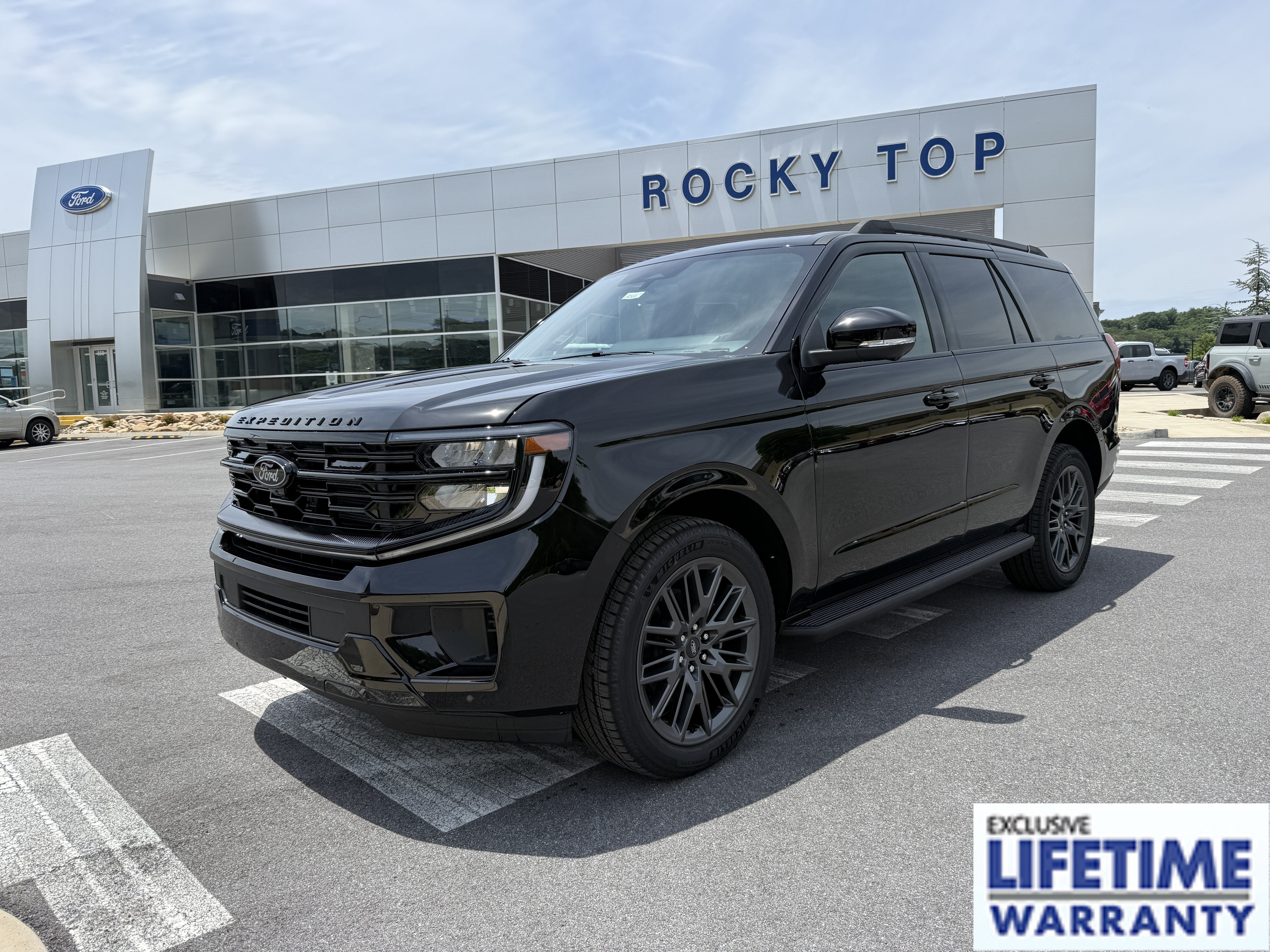 New 2026 Ford Expedition Platinum w/ Stealth Appearance Package AWD/4WD image 1