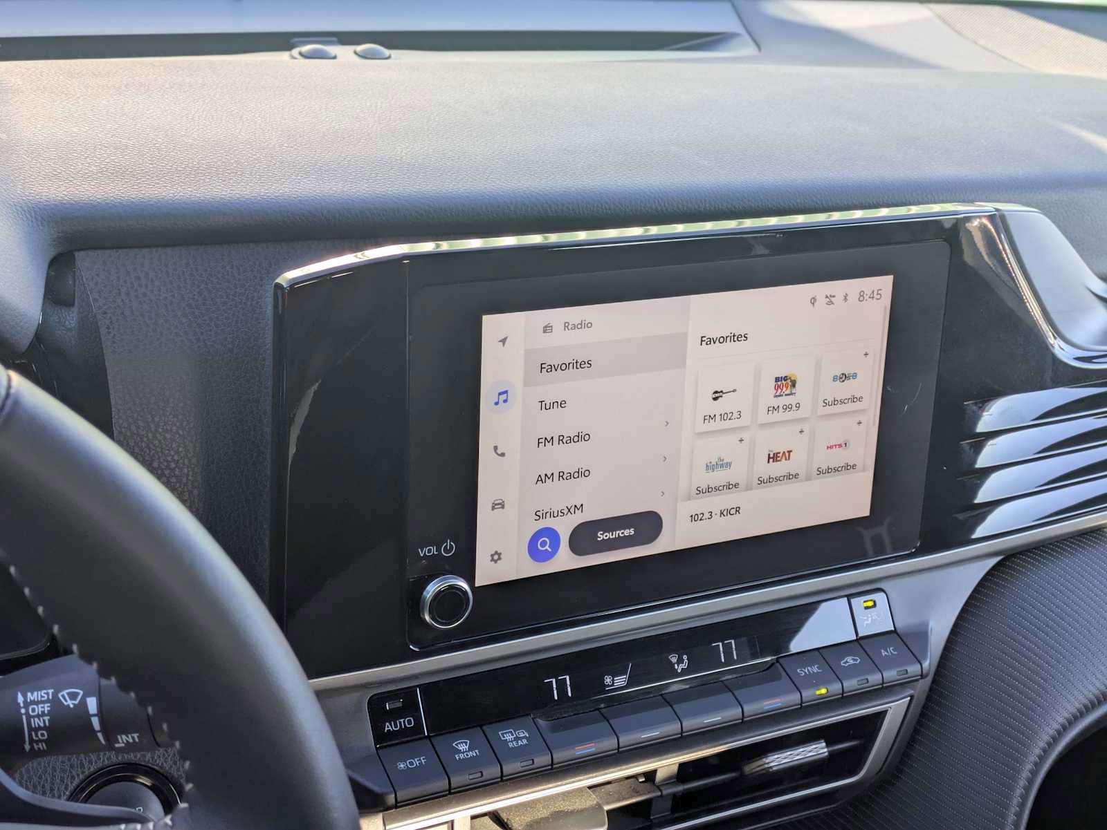 Used 2025 Toyota Camry SE image 30