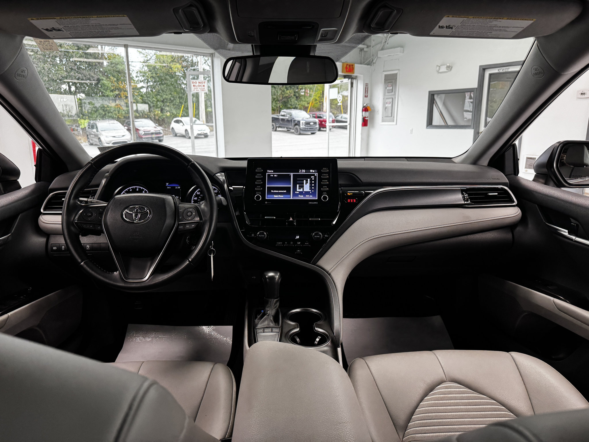 Used 2023 Toyota Camry SE FWD image 18