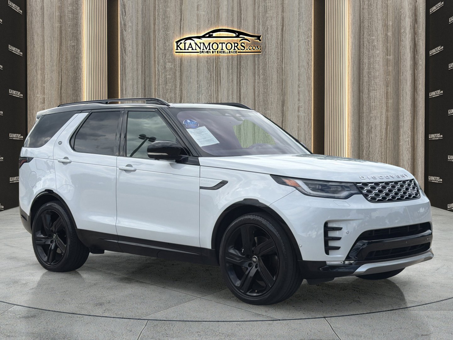 Used 2023 Land Rover Discovery Metropolitan Edition