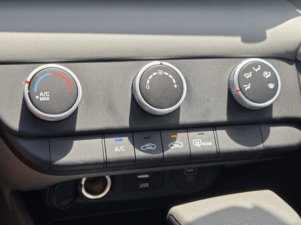 Certified 2025 Hyundai Elantra SE FWD image 20