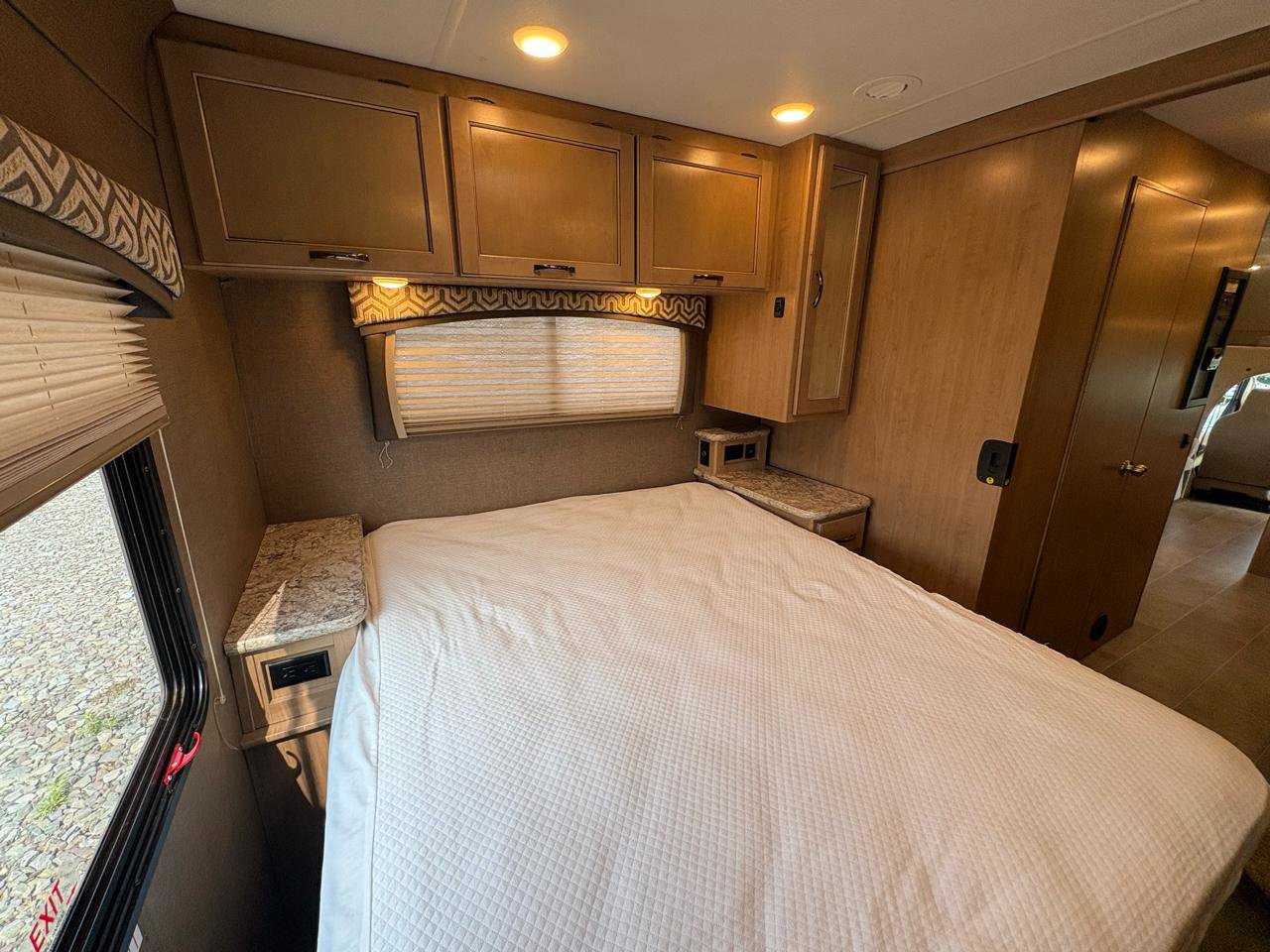 Used 2018 Ford E-450 and Econoline 450 Super Duty w/ Motorhome Prep Package RWD image 75