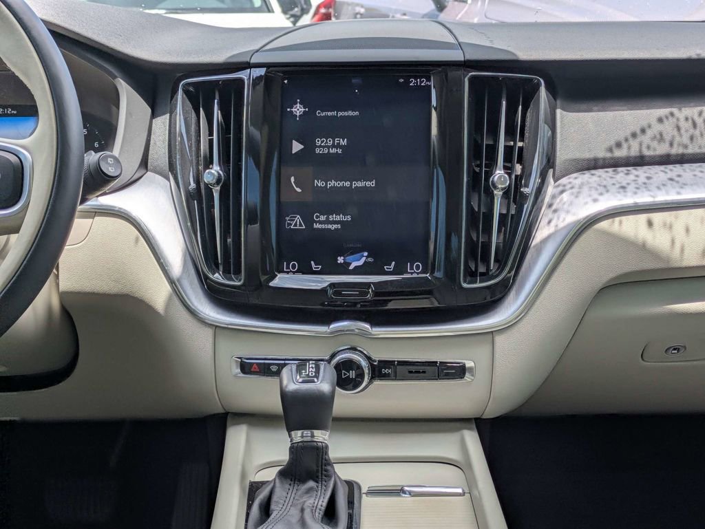 Used 2020 Volvo XC60 T5 Momentum FWD image 21