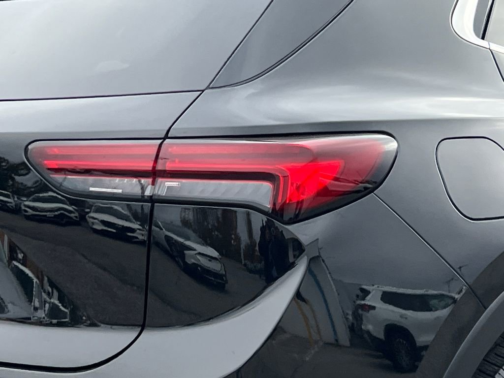 Used 2022 Buick Envision Essence w/ Safety Package image 6