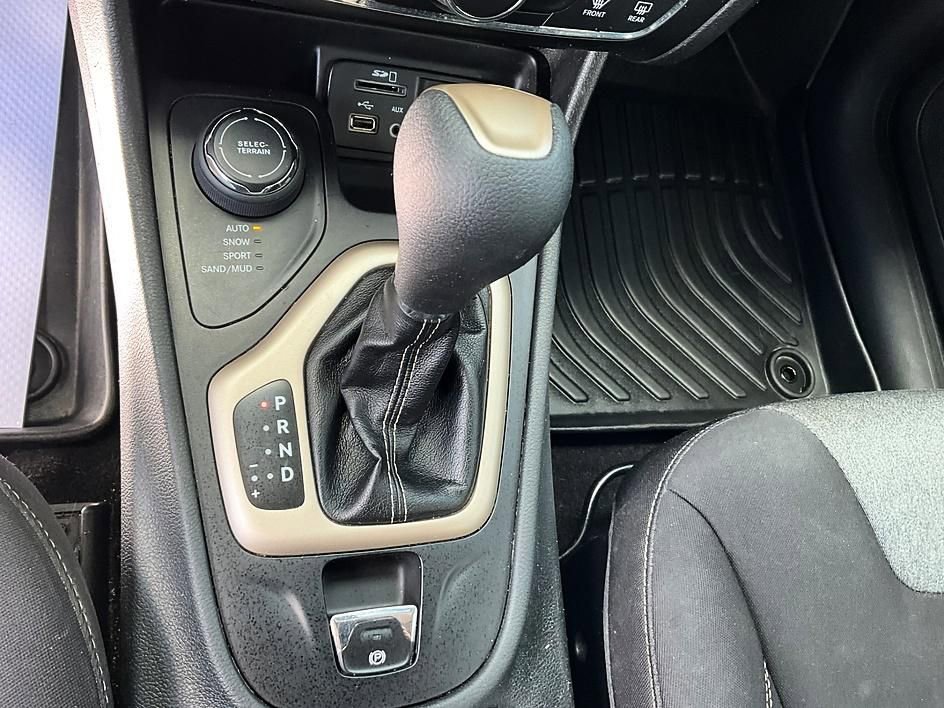 Used 2014 Jeep Cherokee Latitude AWD/4WD image 22