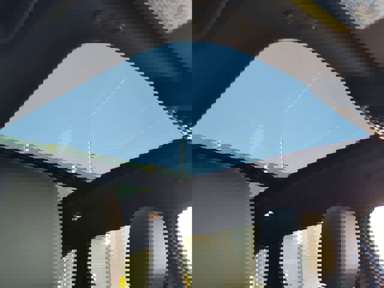 Certified 2025 Land Rover Range Rover Velar Dynamic SE image 17