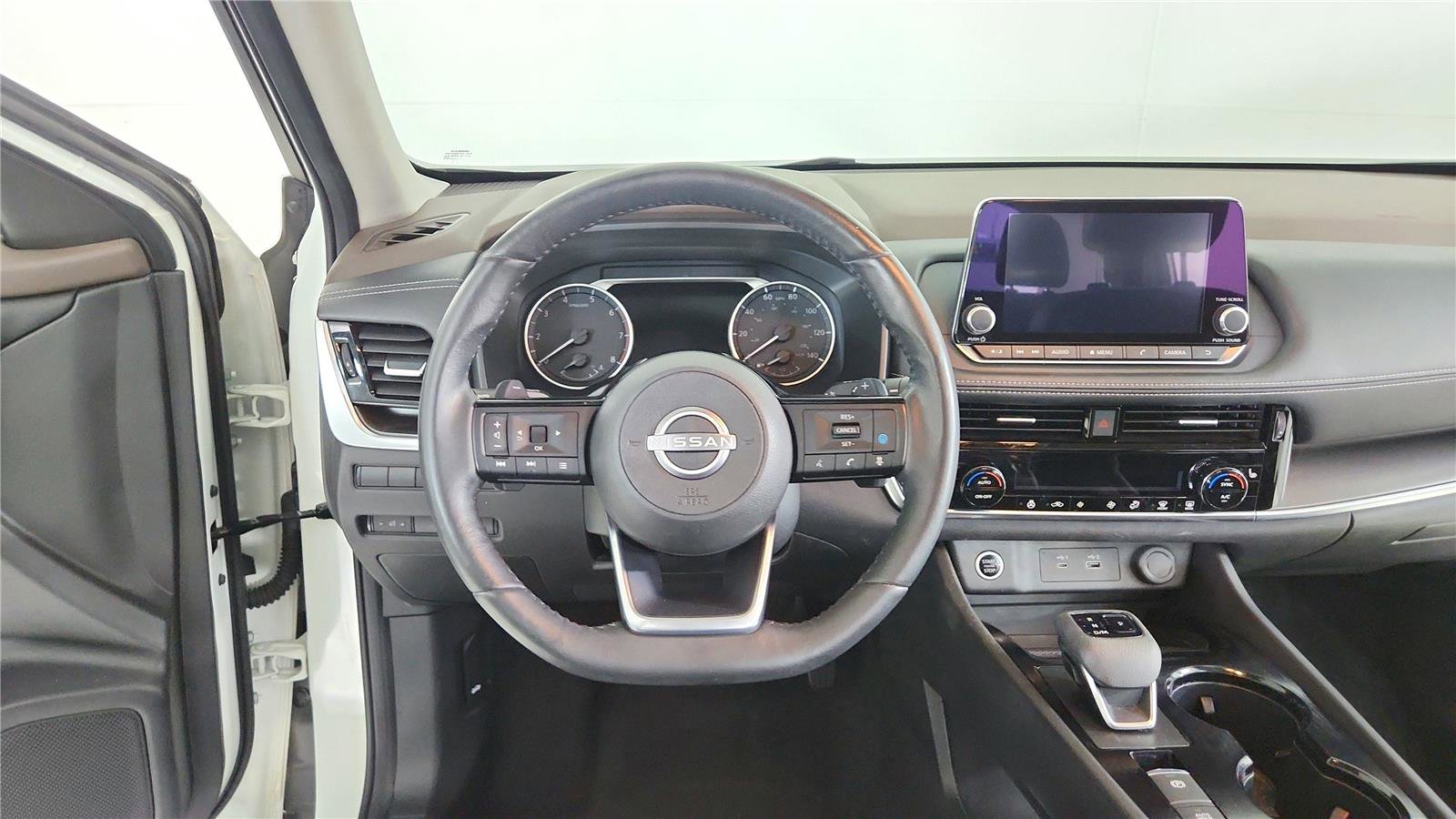 Used 2022 Nissan Rogue SV w/ SV Premium Package image 13