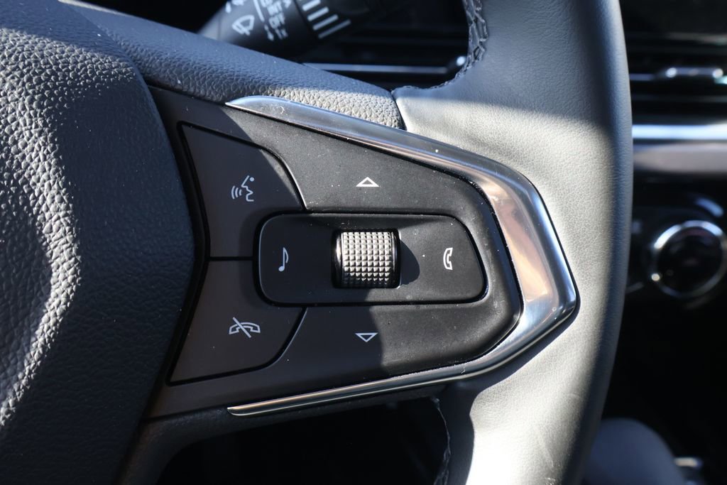 Used 2026 Chevrolet Trax ACTIV w/ Sunroof Package FWD image 19