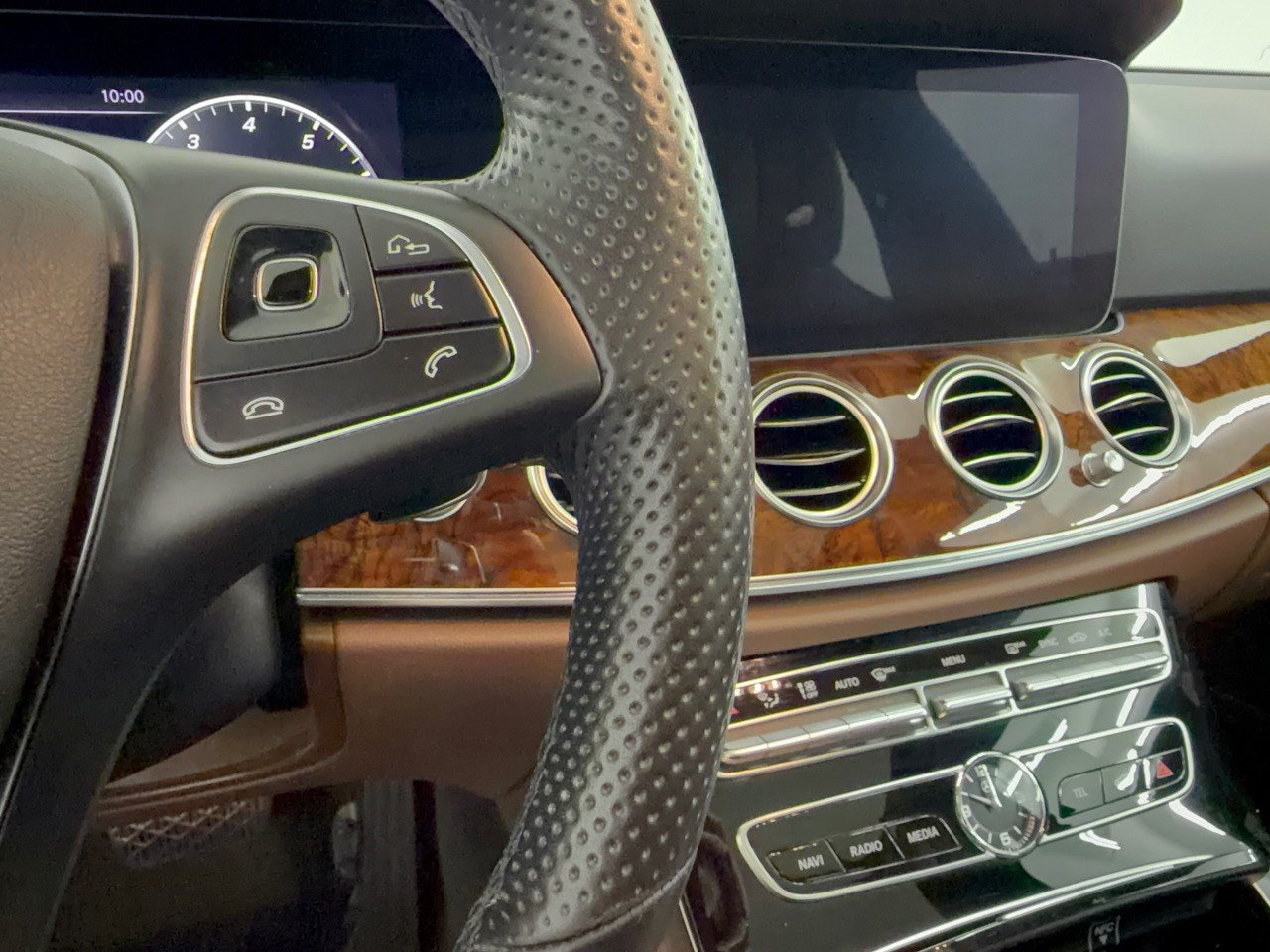 Used 2018 Mercedes-Benz E 300 4MATIC image 19
