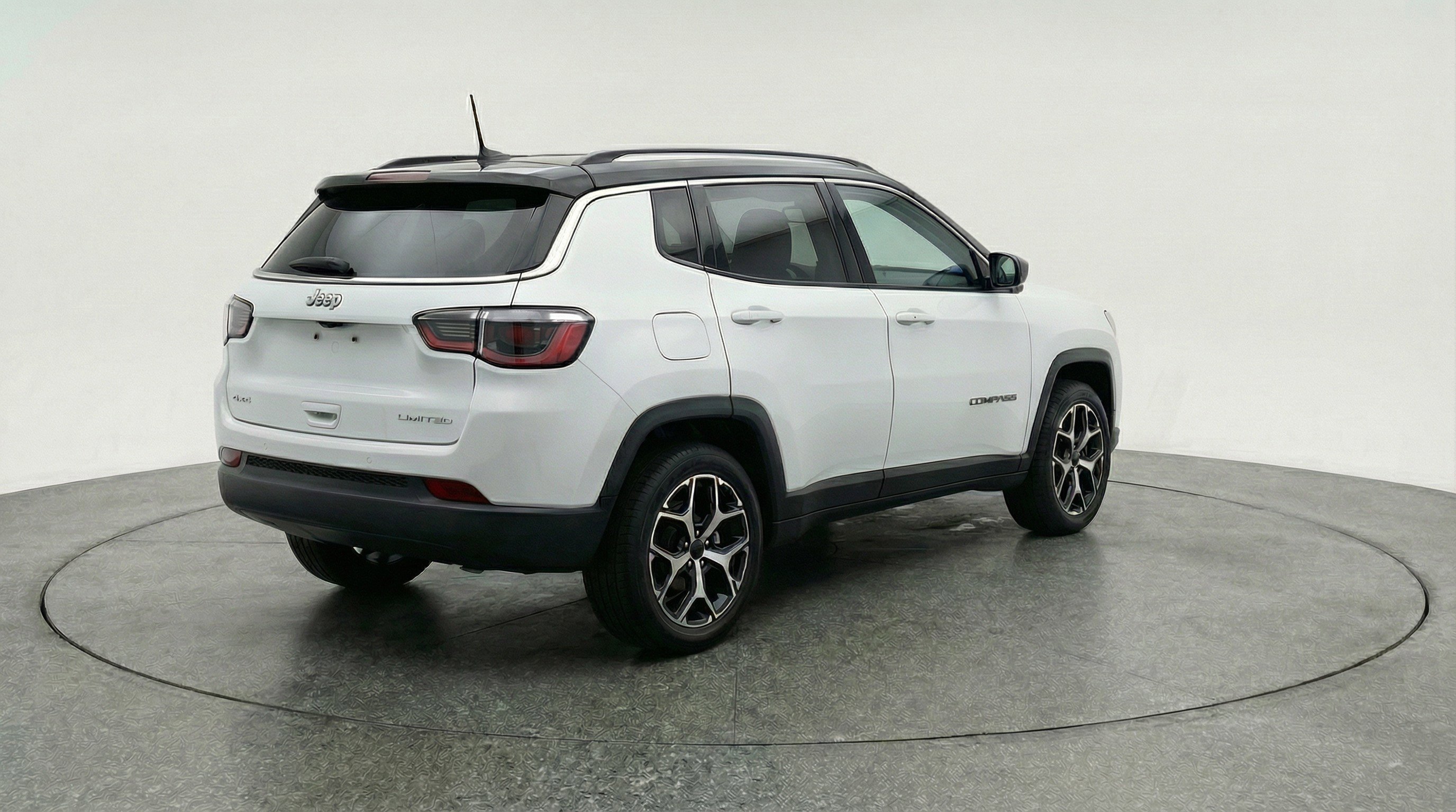 Used 2025 Jeep Compass Limited image 9