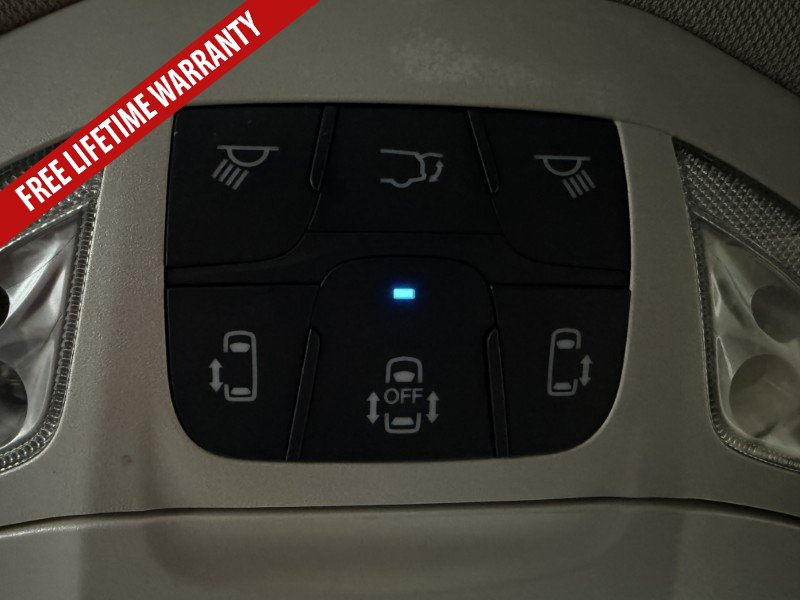 Used 2023 Chrysler Pacifica Touring-L FWD image 44