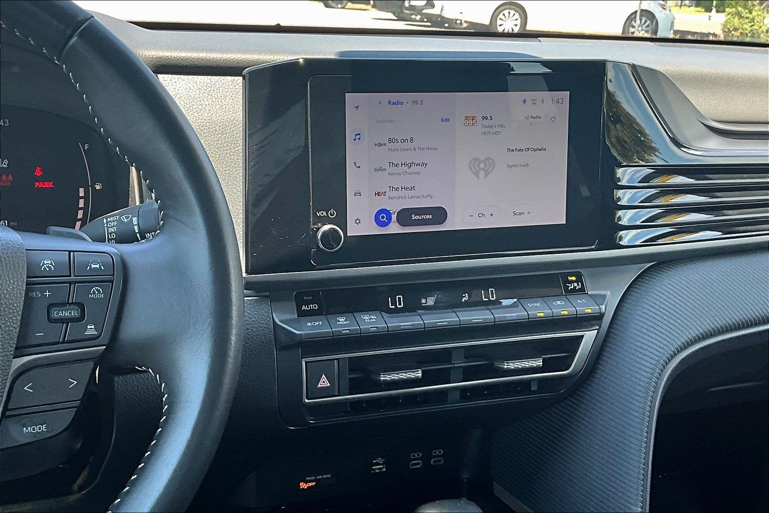 Used 2025 Toyota Camry SE FWD image 6