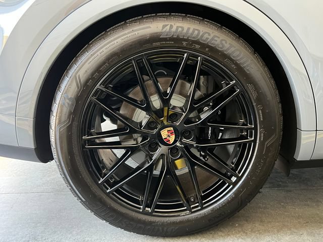 Used 2025 Porsche Cayenne S AWD/4WD image 11