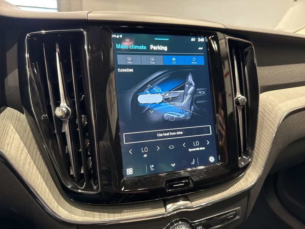 Used 2025 Volvo XC60 B5 Plus image 23