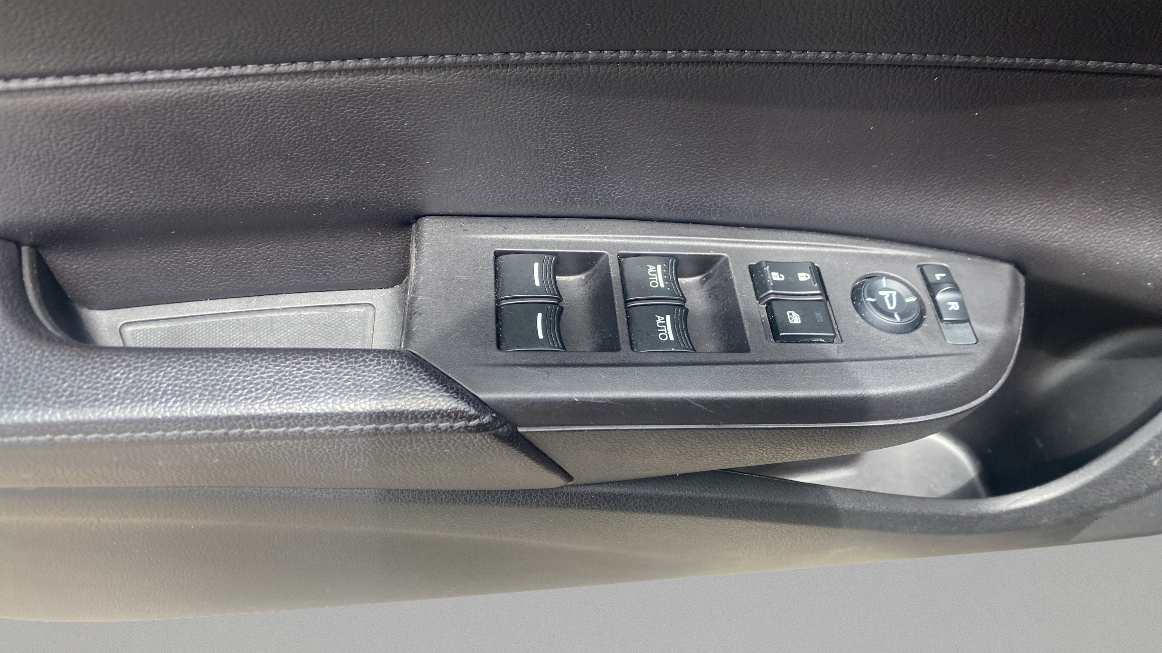 Used 2017 Acura ILX FWD image 12