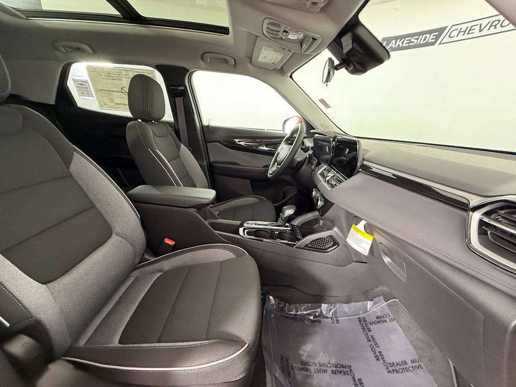 New 2026 Chevrolet TrailBlazer LT w/ LT Cold Weather Package FWD image 16