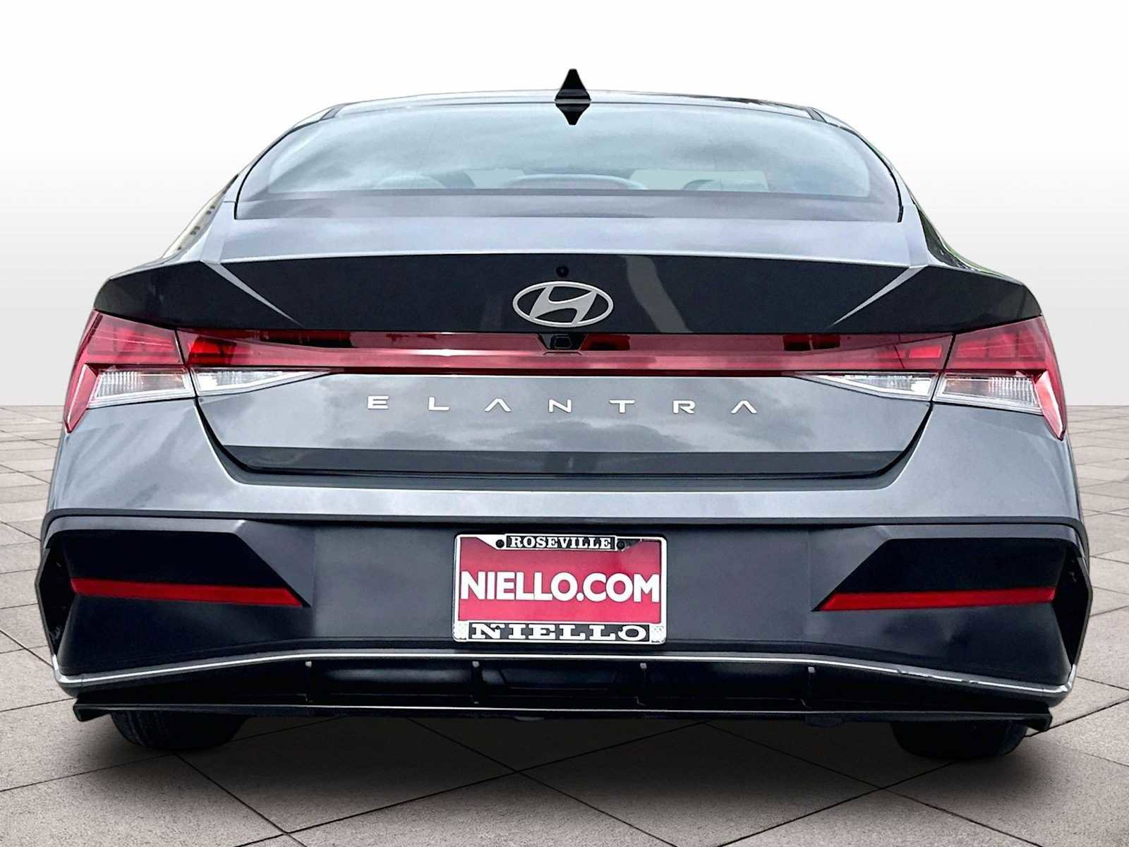 Used 2024 Hyundai Elantra SEL w/ Convenience Package FWD image 7