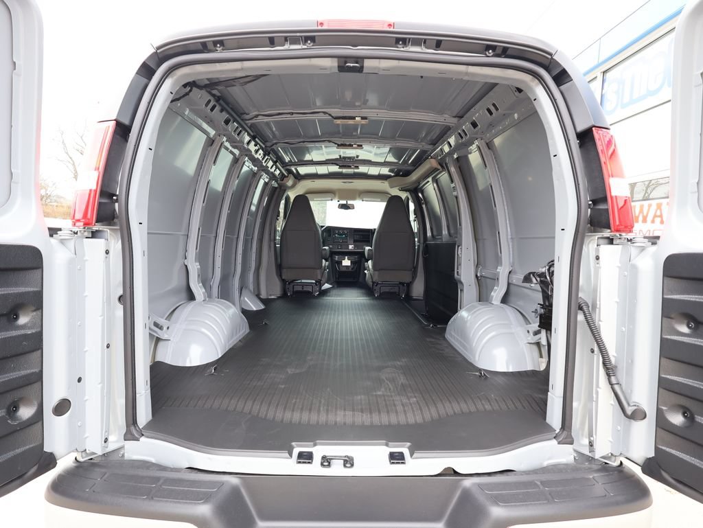 New 2026 Chevrolet Express 2500 w/ Enhanced Convenience Package RWD image 22