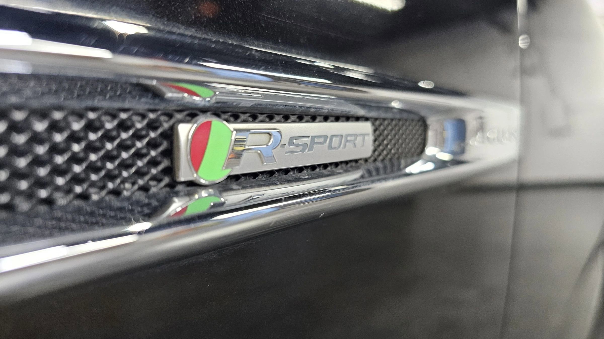 Used 2018 Jaguar XJ R-Sport RWD image 24