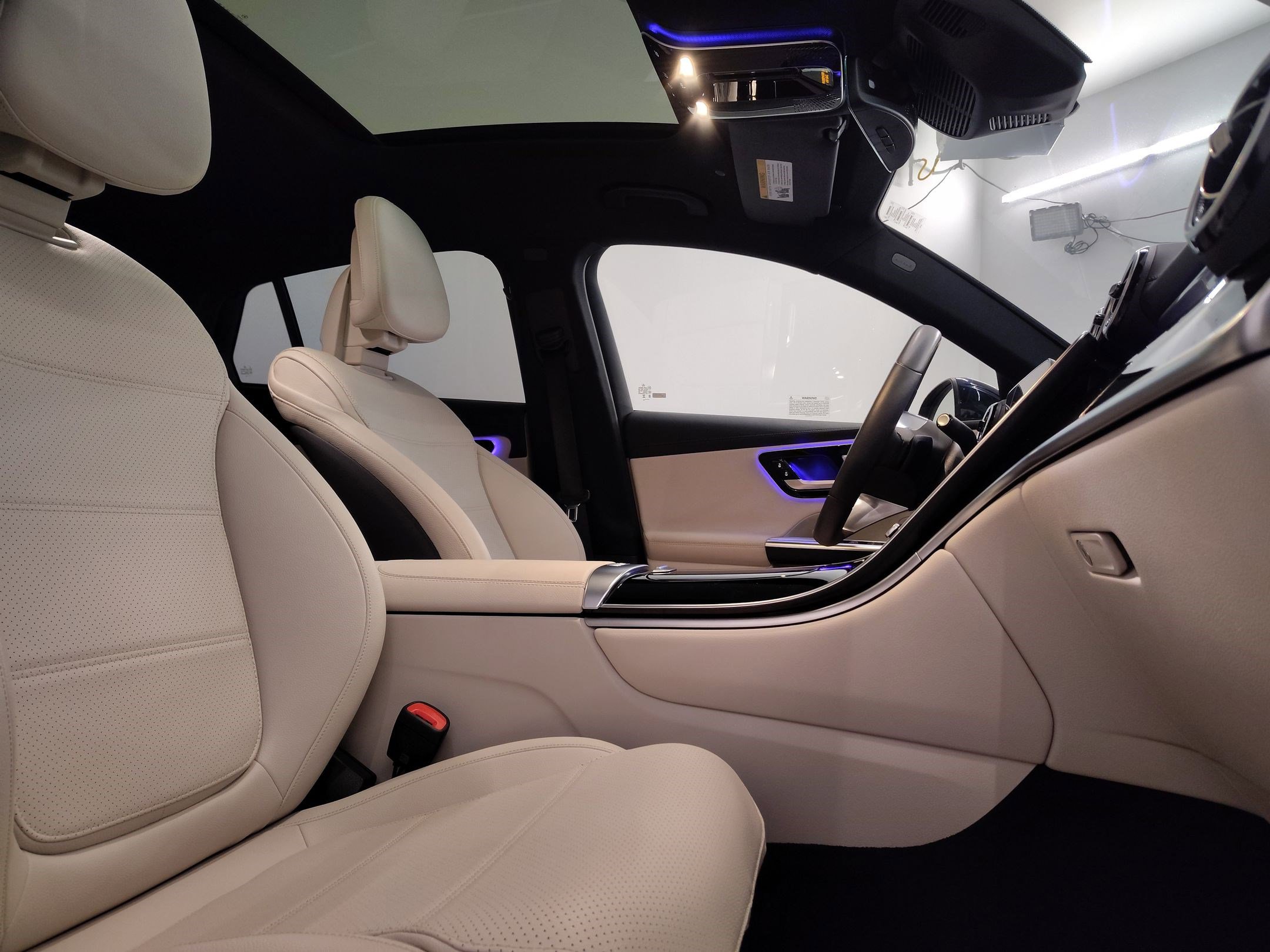 Used 2024 Mercedes-Benz GLC 300 4MATIC image 30