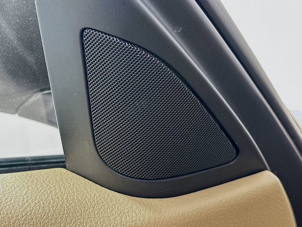 Used 2015 BMW 320i Sedan image 17