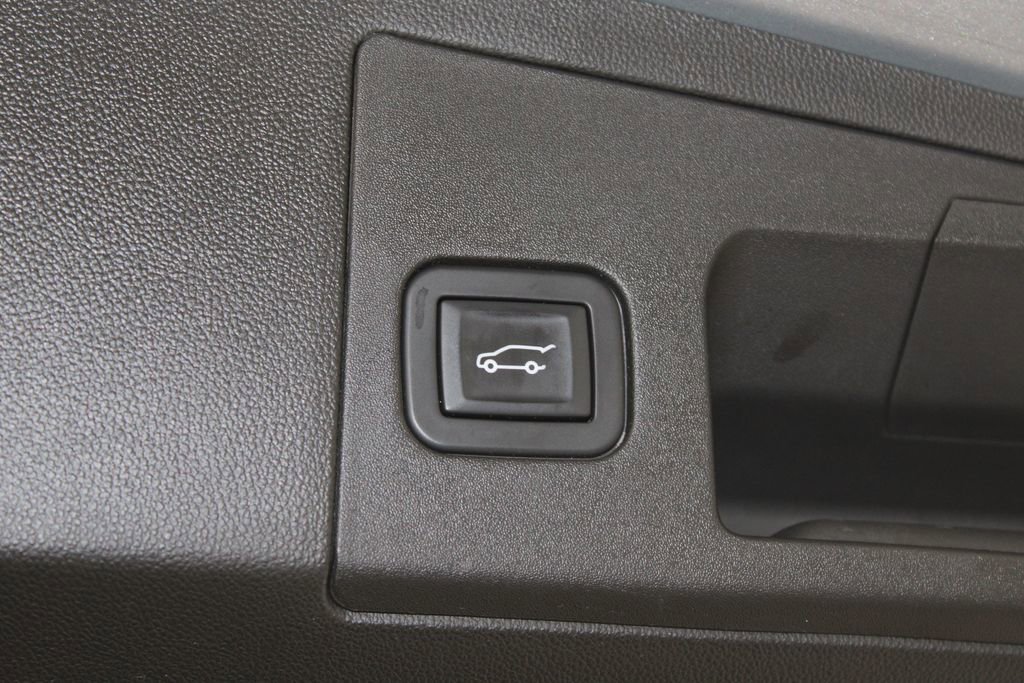 Used 2018 Cadillac XT5 Premium Luxury w/ Driver Assist Package image 16