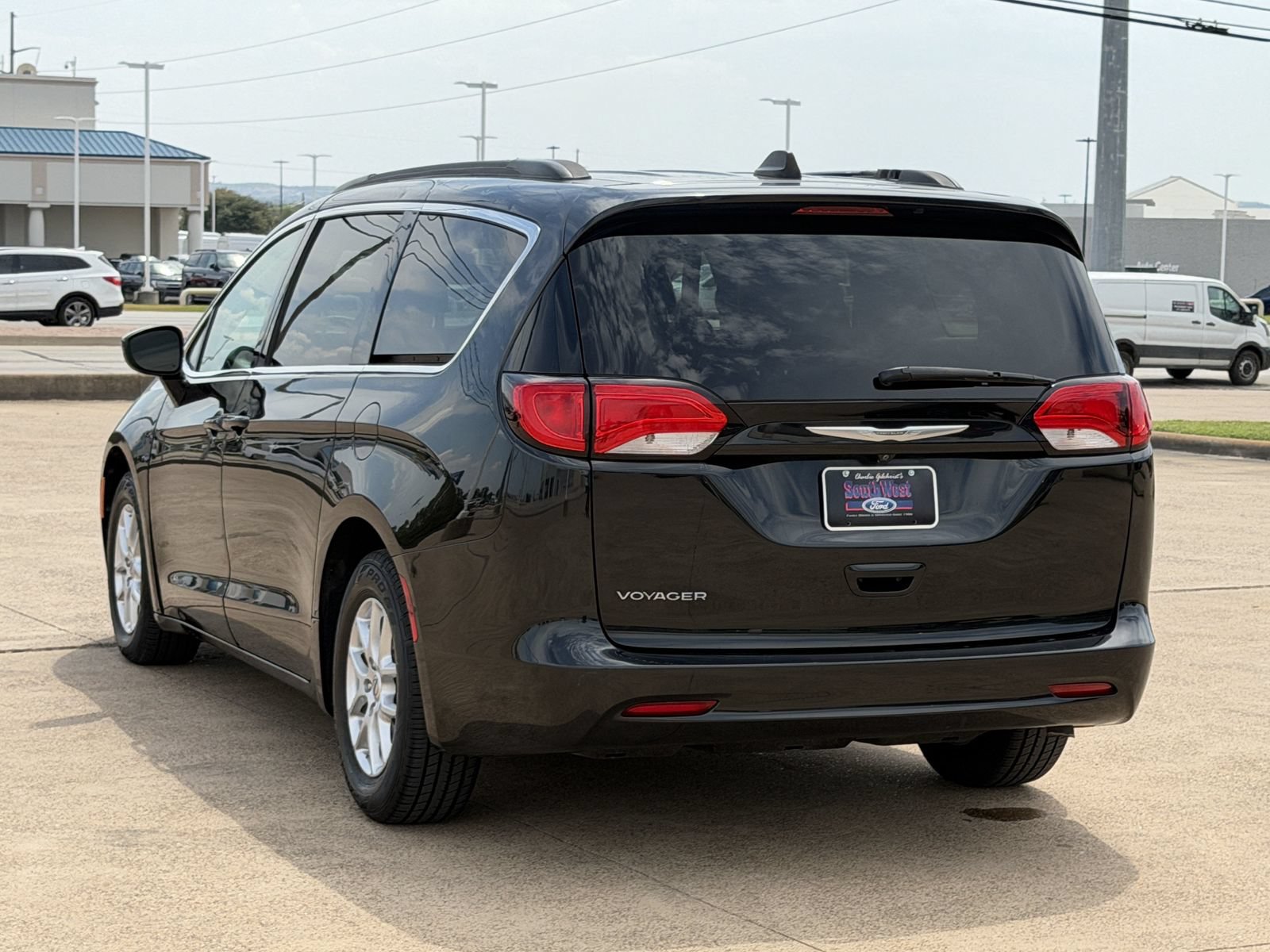 Used 2021 Chrysler Voyager Lxi FWD image 6