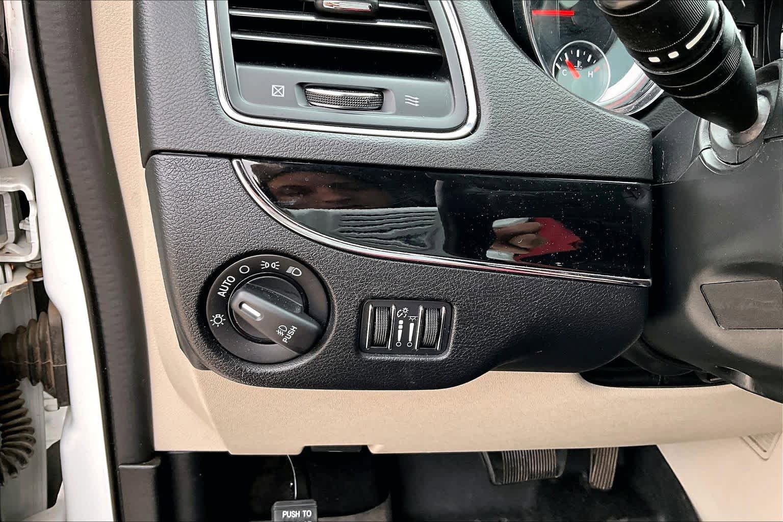 Used 2016 Dodge Grand Caravan SXT FWD image 22