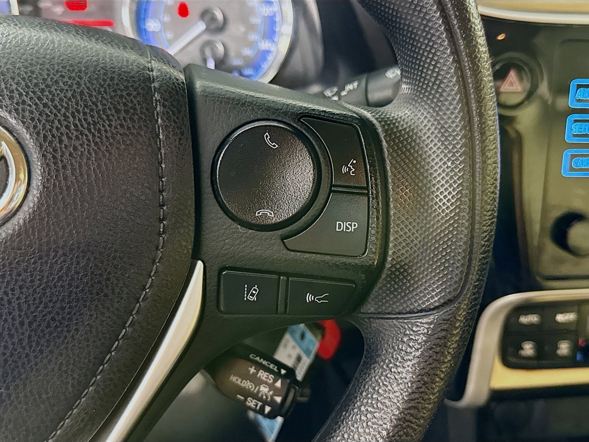 Used 2018 Toyota Corolla LE FWD image 15
