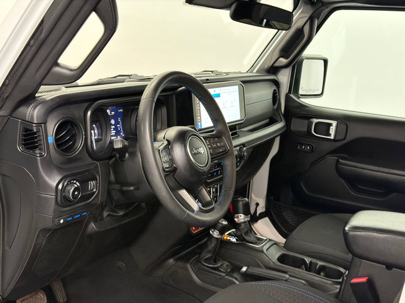 Used 2024 Jeep Wrangler Unlimited Rubicon 4xe AWD/4WD image 15