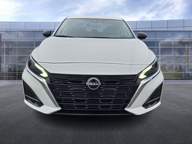 Used 2024 Nissan Altima 2.5 S image 3