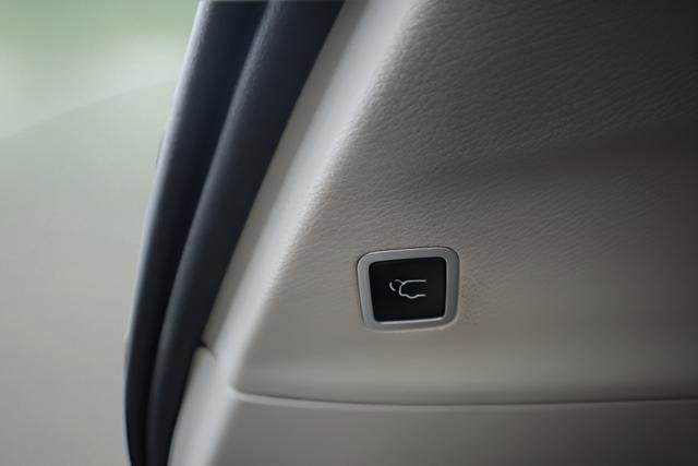 Used 2024 Chrysler Pacifica Select image 28