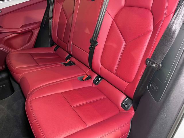 Certified 2023 Porsche Macan Turbo image 20