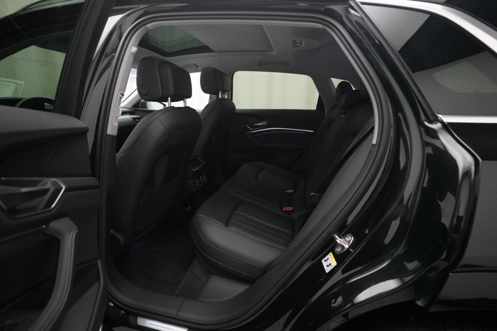 Used 2022 Audi e-tron Premium Plus w/ Premium Plus Package AWD/4WD image 15