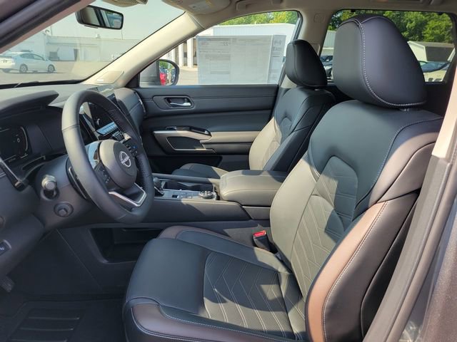 New 2025 Nissan Pathfinder Platinum w/ Cargo Package image 15