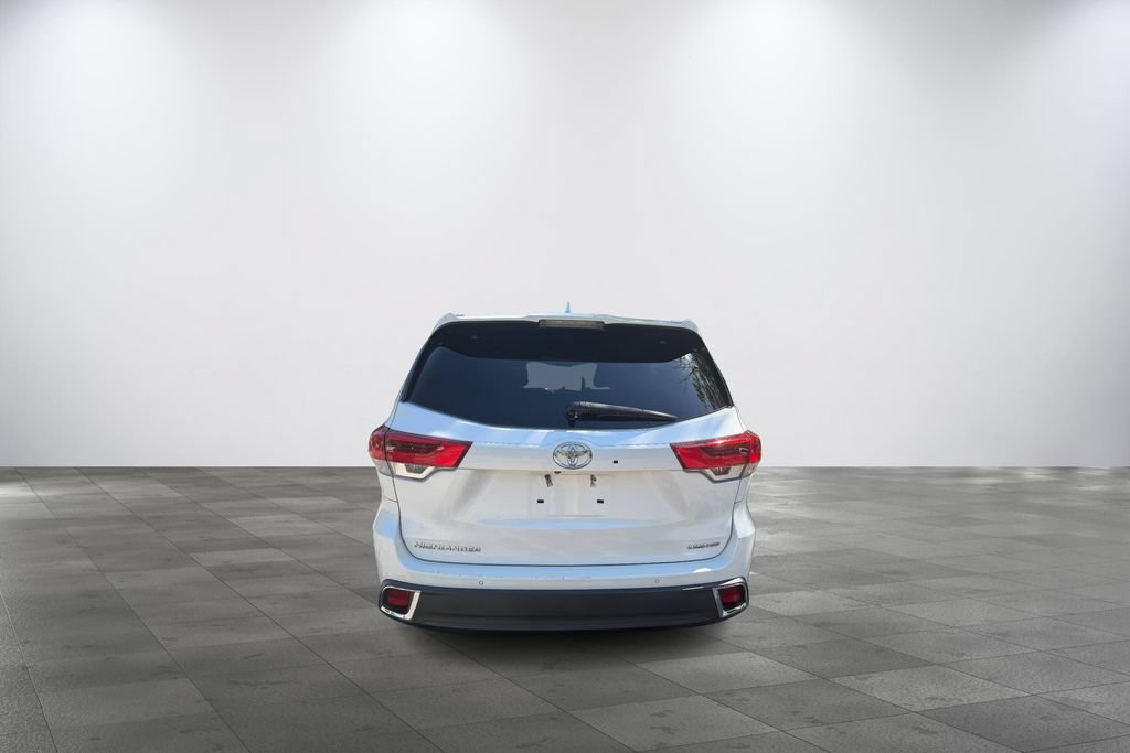 Used 2018 Toyota Highlander Limited FWD image 3