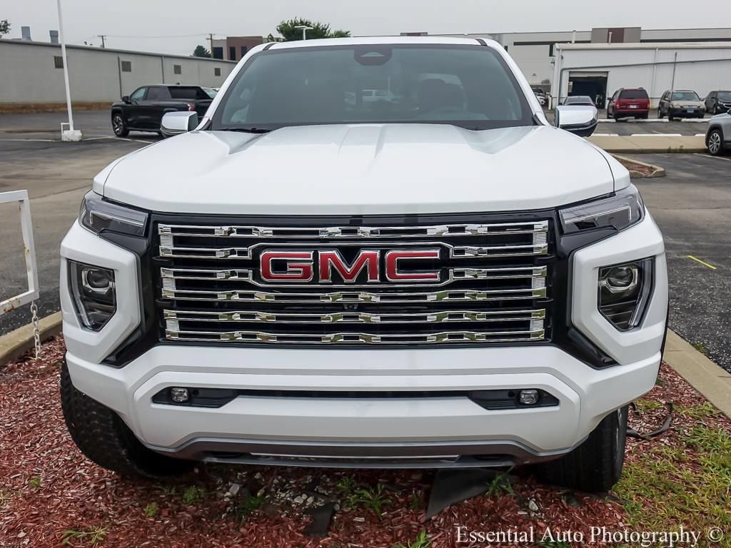 New 2026 GMC Canyon Denali w/ LPO, Black Badging Package AWD/4WD image 6